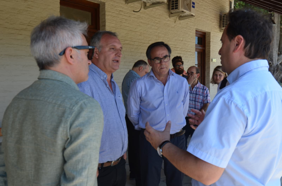 Intendente Ximénez, directores de la intendencia y presidente de AFE visitaron la Estación de AFE