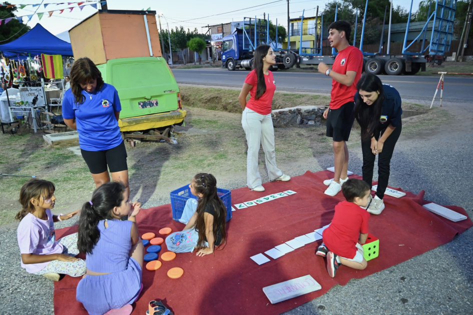 Primera jornada del Plan de Verano en el barrio Garolini