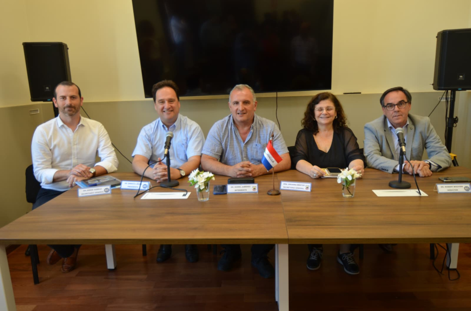 Intendente Ximénez, directores de la intendencia y presidente de AFE visitaron la Estación de AFE