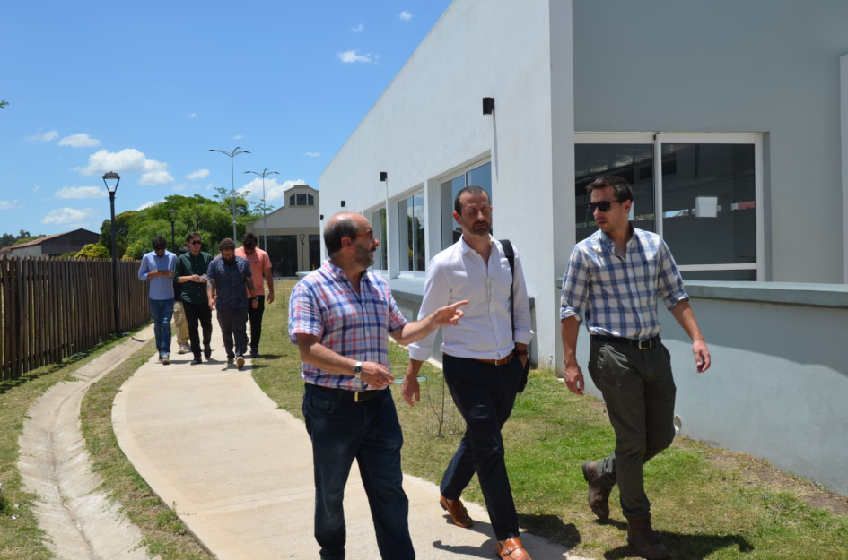 Intendente Ximénez, directores de la intendencia y presidente de AFE visitaron la Estación de AFE