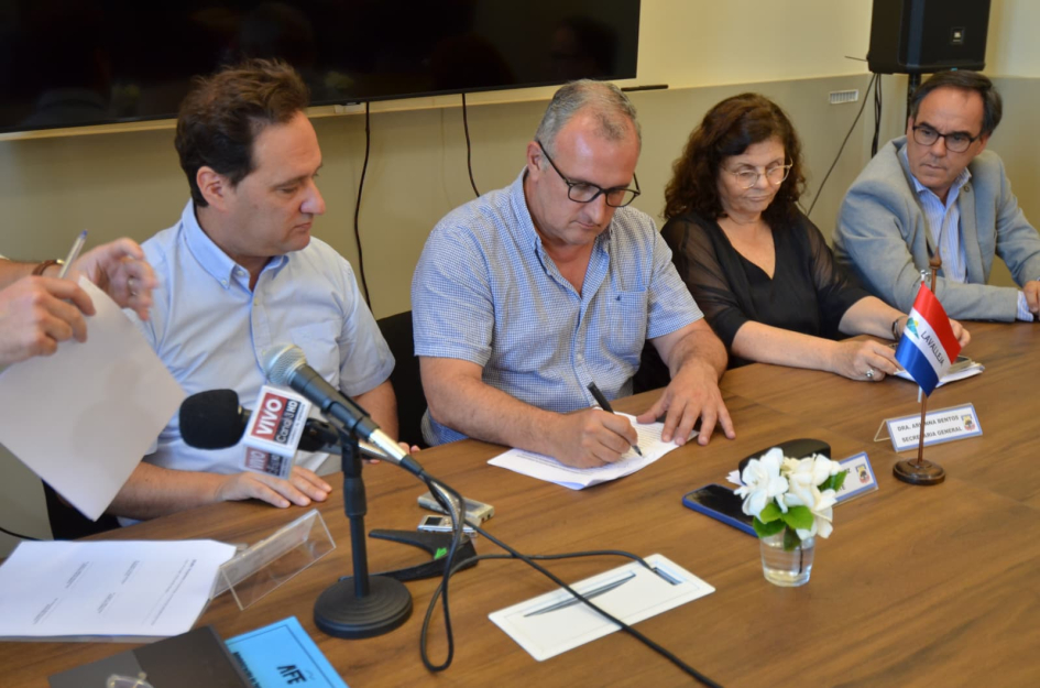 Intendente Ximénez, directores de la intendencia y presidente de AFE visitaron la Estación de AFE