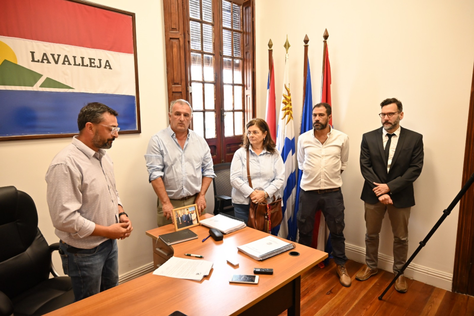 El intendente Ximénez y la secretaria general, Bentos, presentaron el proyecto de Presupuesto El intendente Ximénez y la secretaria general, Bentos, presentaron el proyecto de Presupuesto