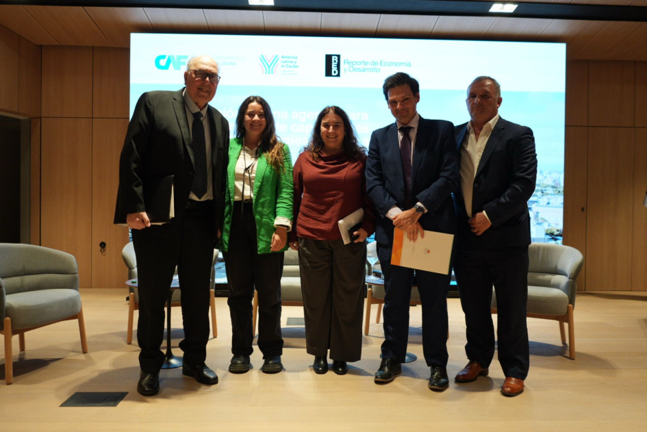 Intendente Ximénez expuso en evento del Banco de Desarrollo de América Latina y el Caribe Intendente Ximénez expuso en evento del Banco de Desarrollo de América Latina y el Caribe