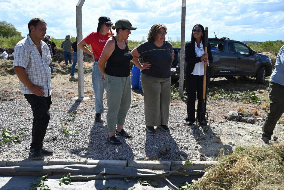 Trabajadores y referentes del interior participaron en el inicio del primer patio de compostaje Trabajadores y referentes del interior participaron en el inicio del primer patio de compostaje
