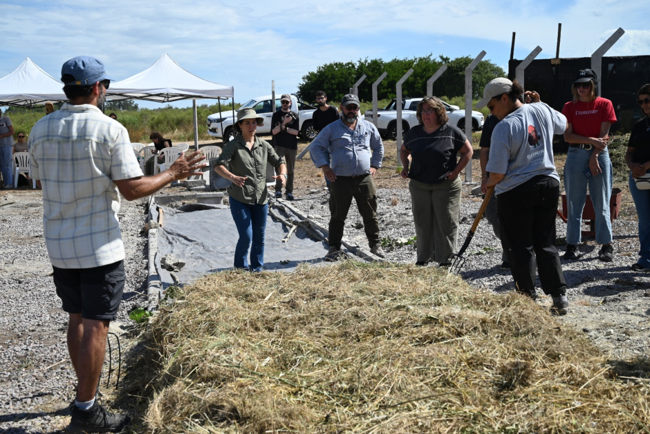 Trabajadores y referentes del interior participaron en el inicio del primer patio de compostaje Trabajadores y referentes del interior participaron en el inicio del primer patio de compostaje