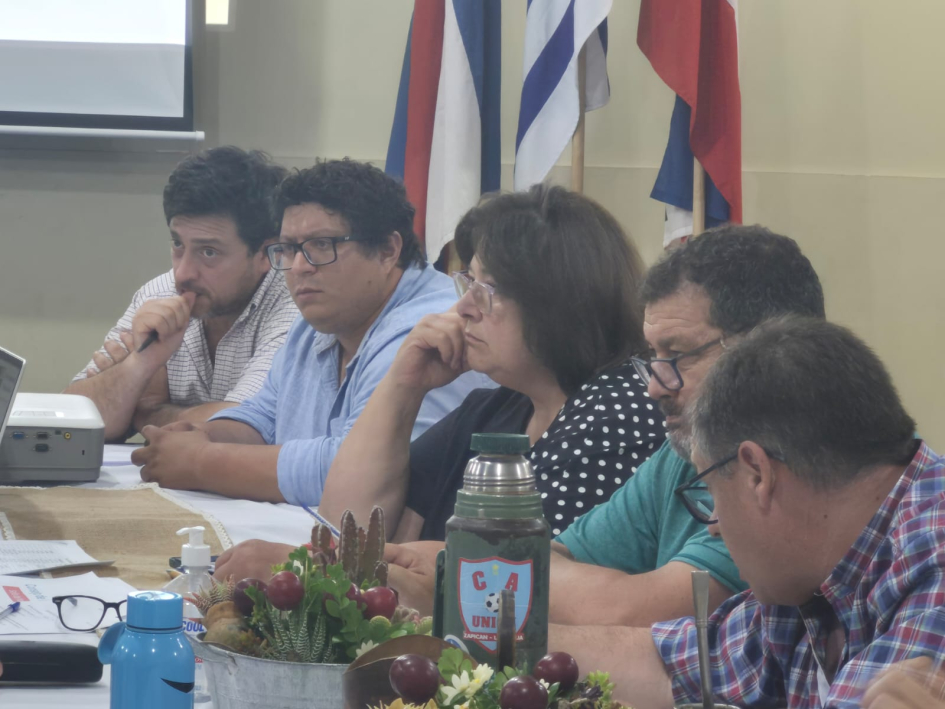 Reunión entre el intendente, parte del Ejecutivo, alcaldes, alcaldesas y referentes de áreas de IDL