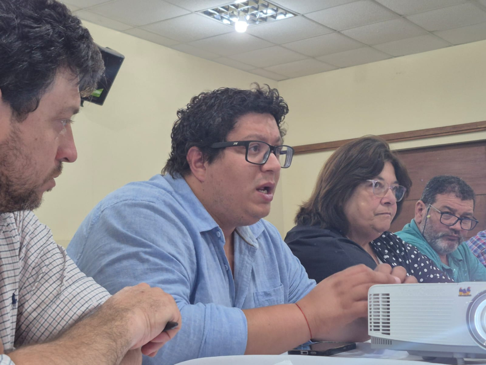 Reunión entre el intendente, parte del Ejecutivo, alcaldes, alcaldesas y referentes de áreas de IDL
