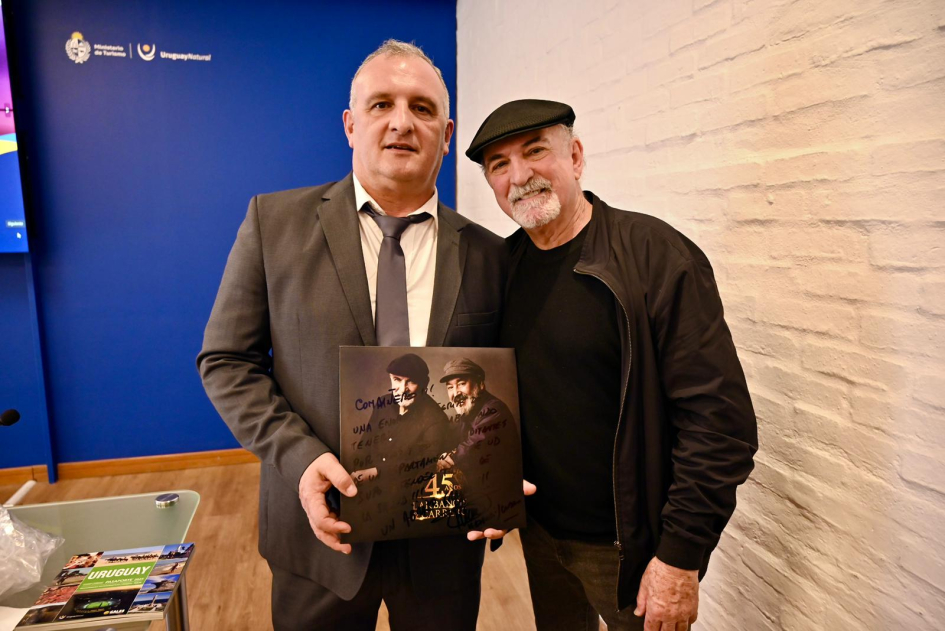 El intendente Ximénez junto a Mario Carrero, quien volverá a estar en la Semana de Lavalleja El intendente Ximénez junto a Mario Carrero, quien volverá a estar en la Semana de Lavalleja