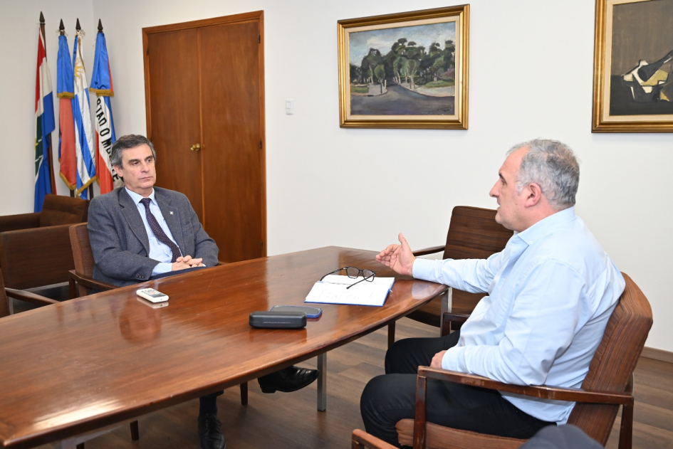 Reunión entre intendente Ximénez y Álvaro García, presidente del BROU