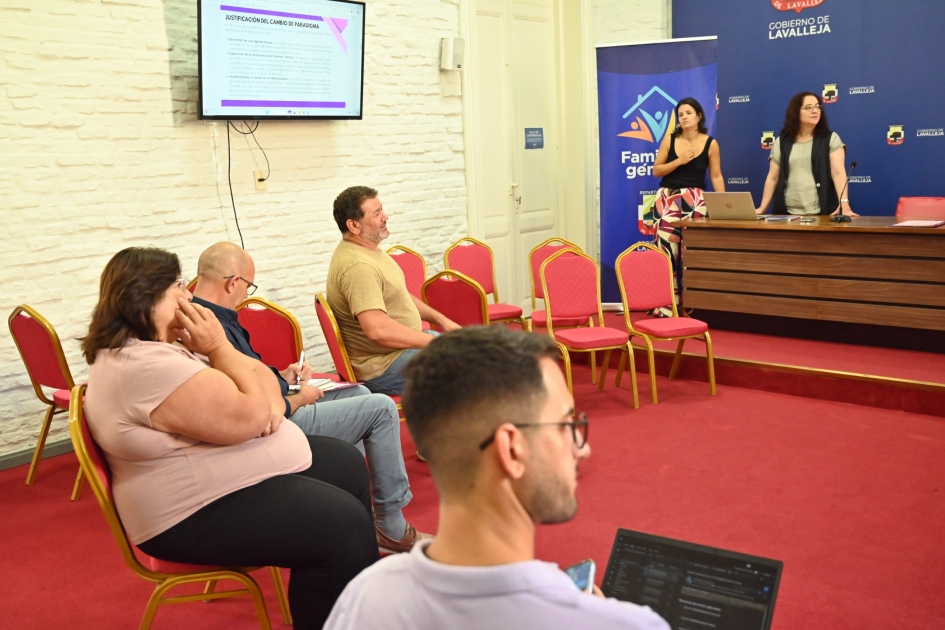 La Intendencia de Lavalleja presentó la Red Departamental de Género, con referentes de municipios