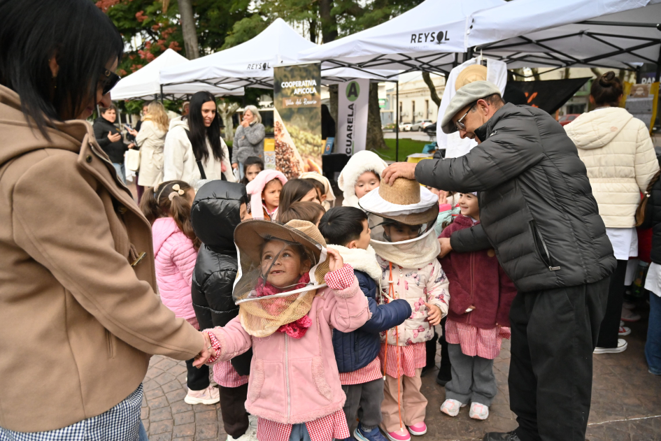 Lavalleja celebró el Día Mundial de la Abeja con actividades educativas y apoyo al sector apícola