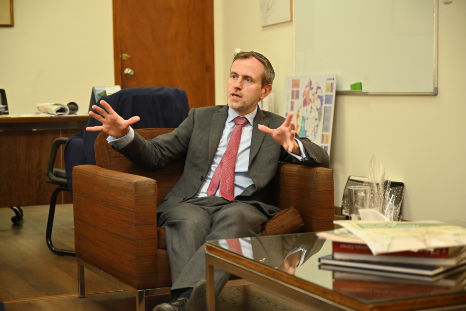 El intendente Ximénez y el embajador británico, Mal Green, reunidos en la Intendencia de Lavalleja