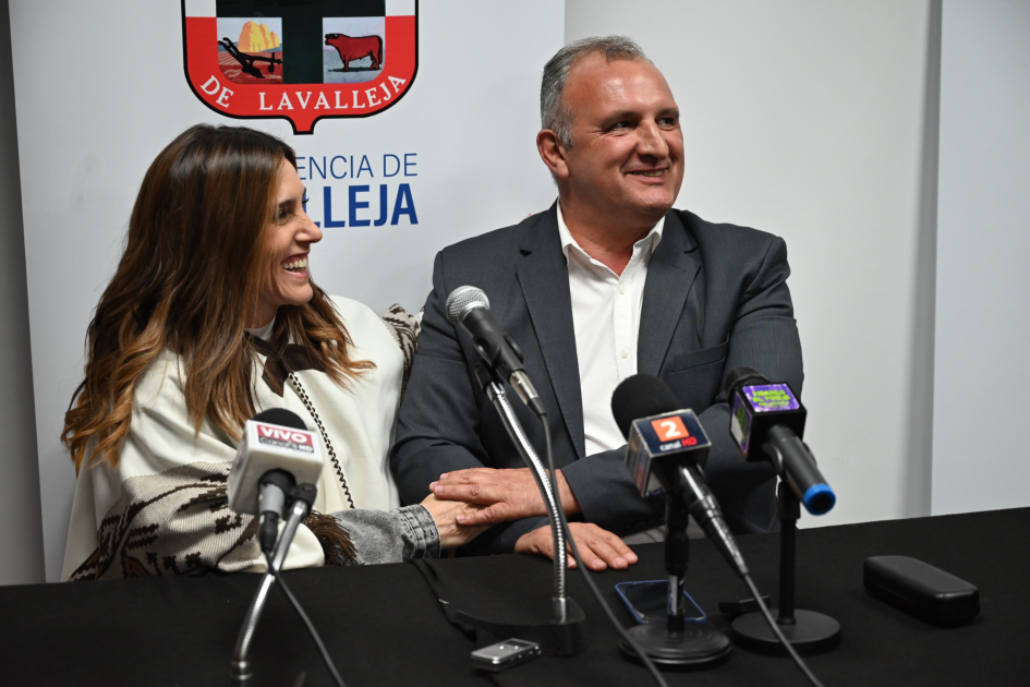 Soledad y el intendente Dr. Daniel Ximénez Soledad y el intendente Dr. Daniel Ximénez