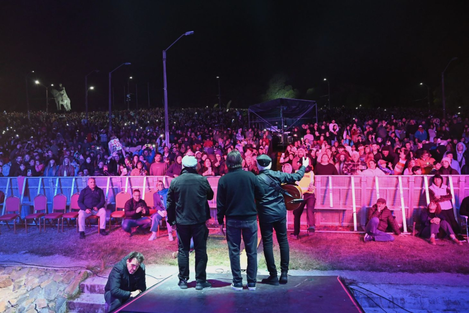 Eduardo Larbanois, Mario Carrero y Silvio Osorio cantaron A Don José el domingo Eduardo Larbanois, Mario Carrero y Silvio Osorio cantaron A Don José el domingo