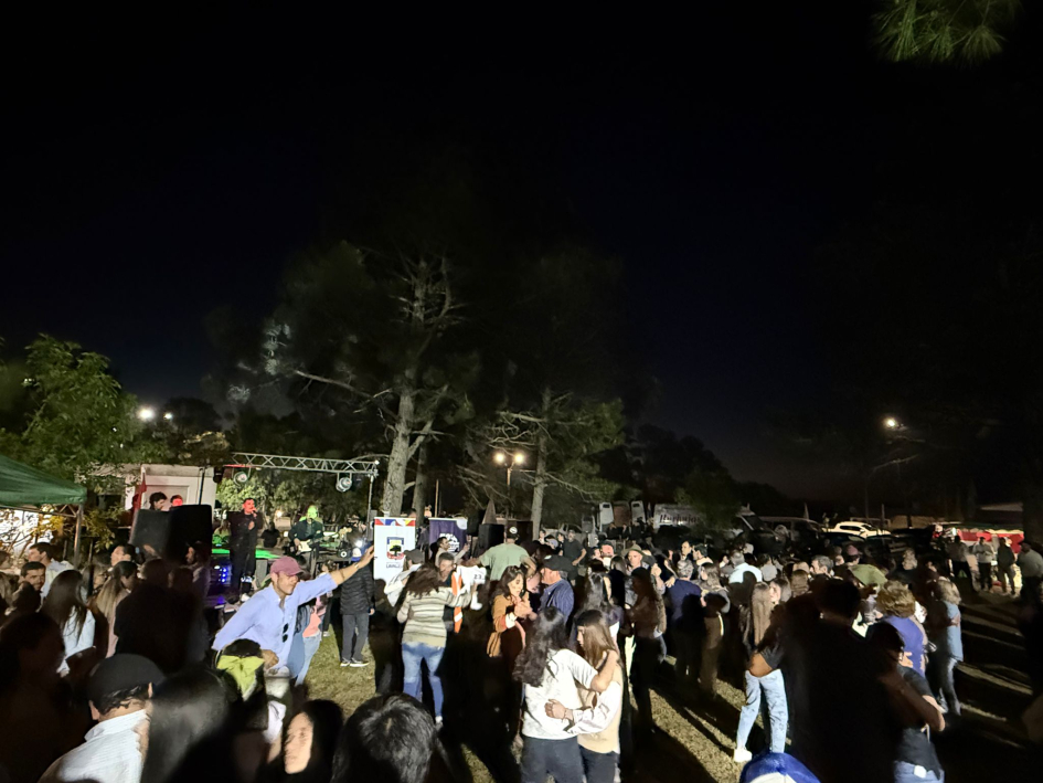 Los zapicanenses disfrutaron con Ágata y Burbujas Los zapicanenses disfrutaron con Ágata y Burbujas