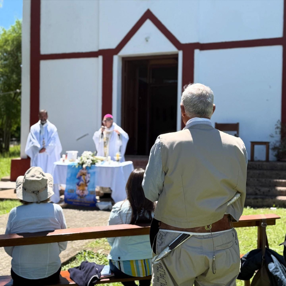 Misa campal a cargo del obispo Milton Tróccoli en Zapicán Misa campal a cargo del obispo Milton Tróccoli en Zapicán