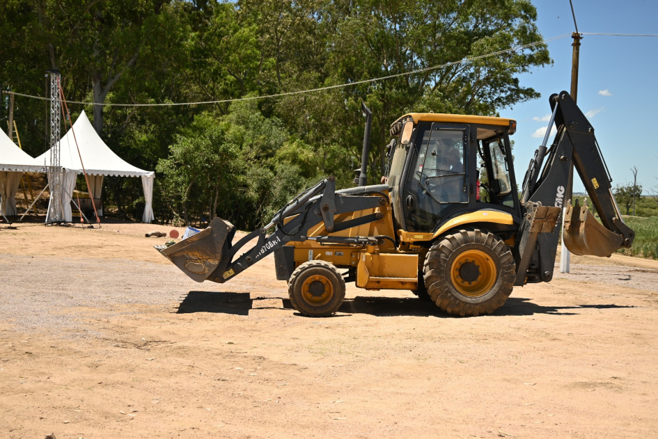 Trabajadores municipales renuevan el espacio para el regreso del Festival de los Fogones Trabajadores municipales renuevan el espacio para el regreso del Festival de los Fogones