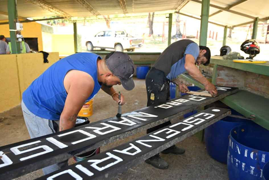 Trabajadores municipales renuevan el espacio para el regreso del Festival de los Fogones Trabajadores municipales renuevan el espacio para el regreso del Festival de los Fogones