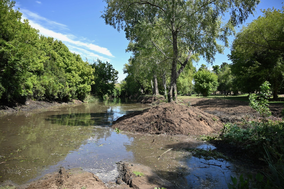 La Intendencia de Lavalleja trabaja en la limpieza del arroyo San Francisco