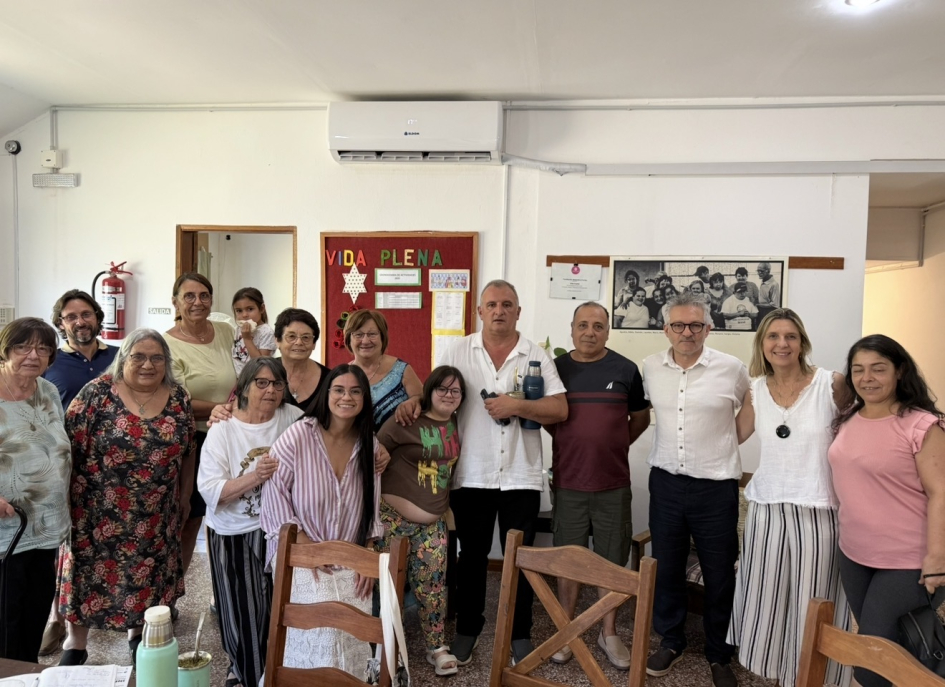 El intendente Ximénez visitó Vida Plena junto a parte del equipo social