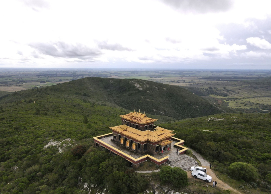 Intendencia y Templo Budista avanzan en el diálogo para potenciar el turismo en Lavalleja Intendencia y Templo Budista avanzan en el diálogo para potenciar el turismo en Lavalleja