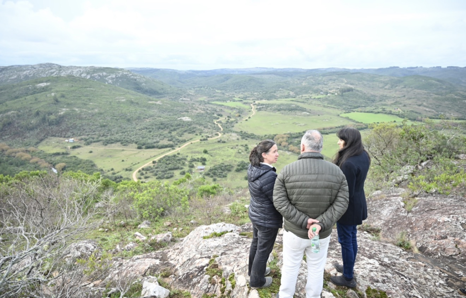 Intendencia y Templo Budista avanzan en el diálogo para potenciar el turismo en Lavalleja Intendencia y Templo Budista avanzan en el diálogo para potenciar el turismo en Lavalleja