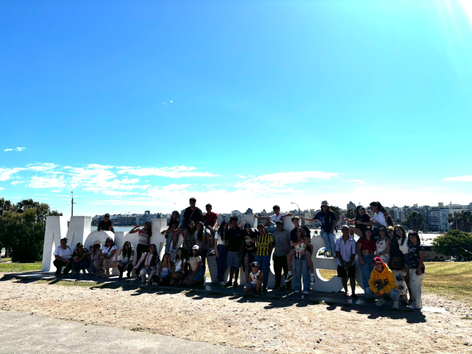 Adolescentes de Colón, Pirarajá y Mariscala visitaron espacios culturales nacionales en Montevideo