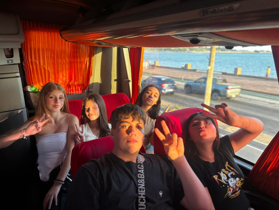 Adolescentes de Colón, Pirarajá y Mariscala visitaron espacios culturales nacionales en Montevideo