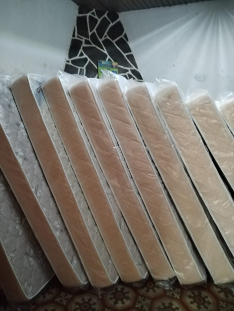 Nuevos colchones para los 25 adolescentes del hogar estudiantil de Mariscala