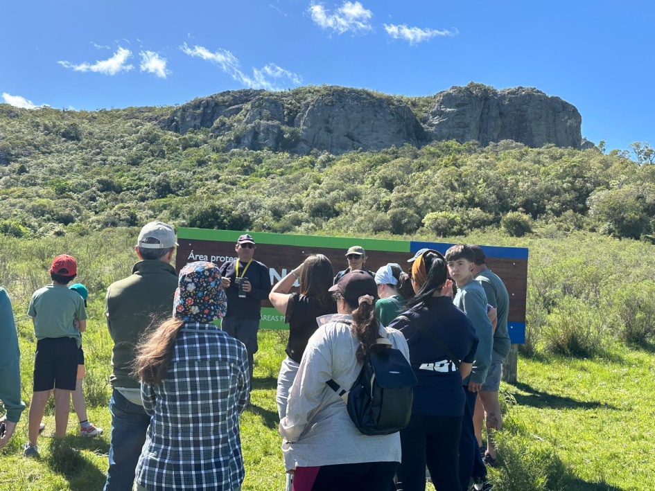 Ascenso guiado al Cerro Arequita junto a geólogas Ascenso guiado al Cerro Arequita junto a geólogas