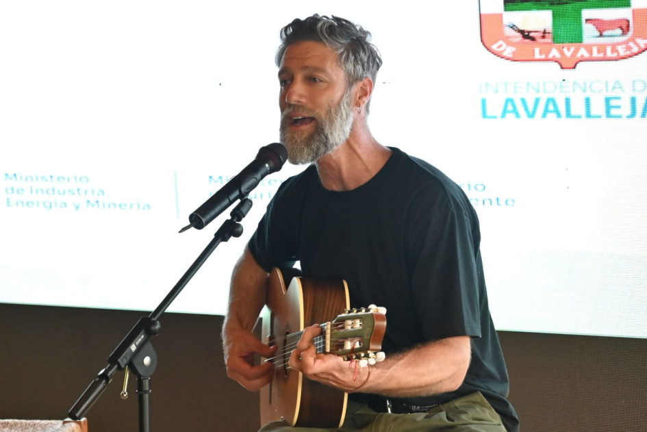 Santiago Olivera, Santa Falco, interpretó Atadito, de Santiago Chalar y Santos Inzaurralde