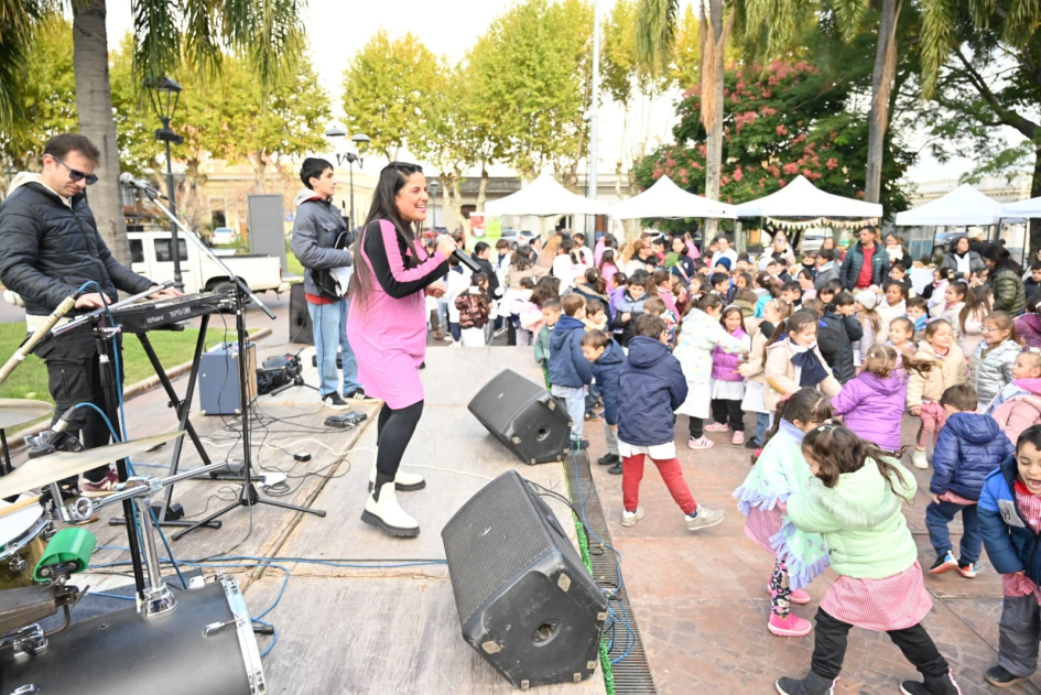 Lavalleja celebró el Día Mundial de la Abeja con actividades educativas y apoyo al sector apícola