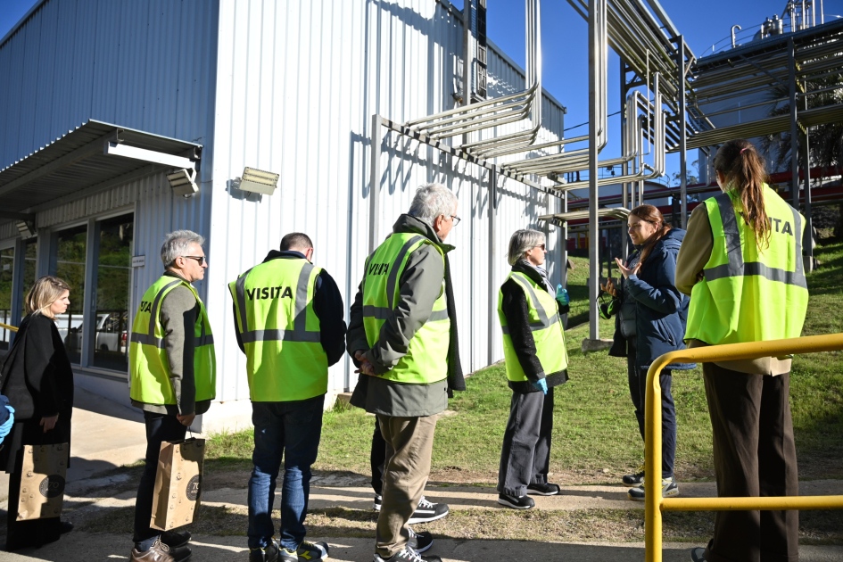 Recorrida por Salus durante la visita de la embajadora de Francia en Uruguay La embajadora de Francia en Uruguay, Virginie Bioteau, junto al intendente Daniel Ximénez