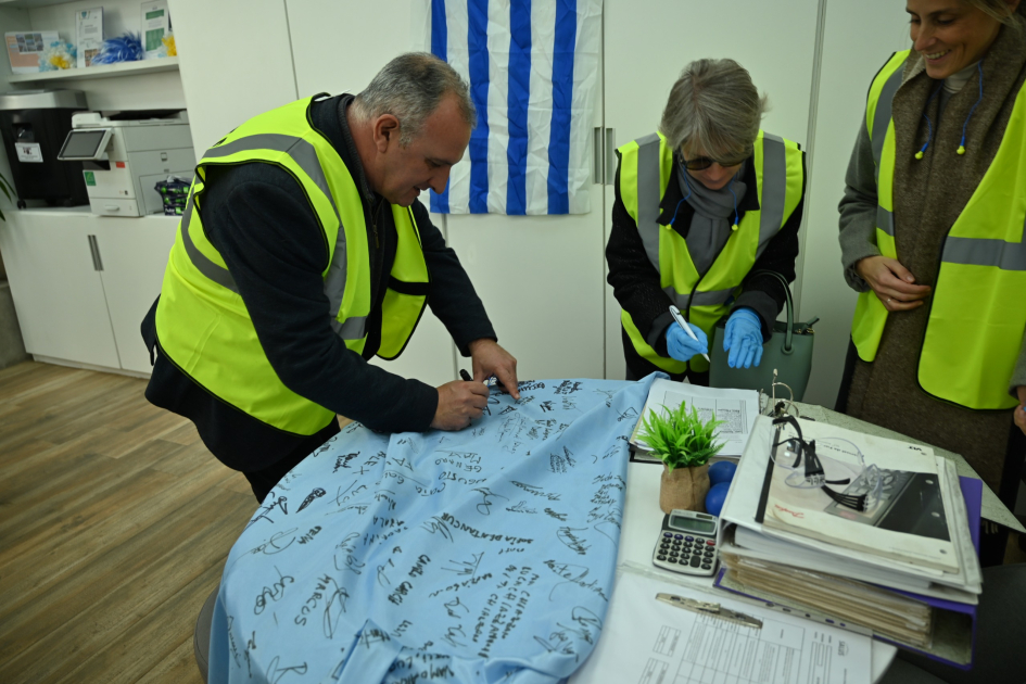 Recorrida por Salus durante la visita de la embajadora de Francia en Uruguay La embajadora de Francia en Uruguay, Virginie Bioteau, junto al intendente Daniel Ximénez