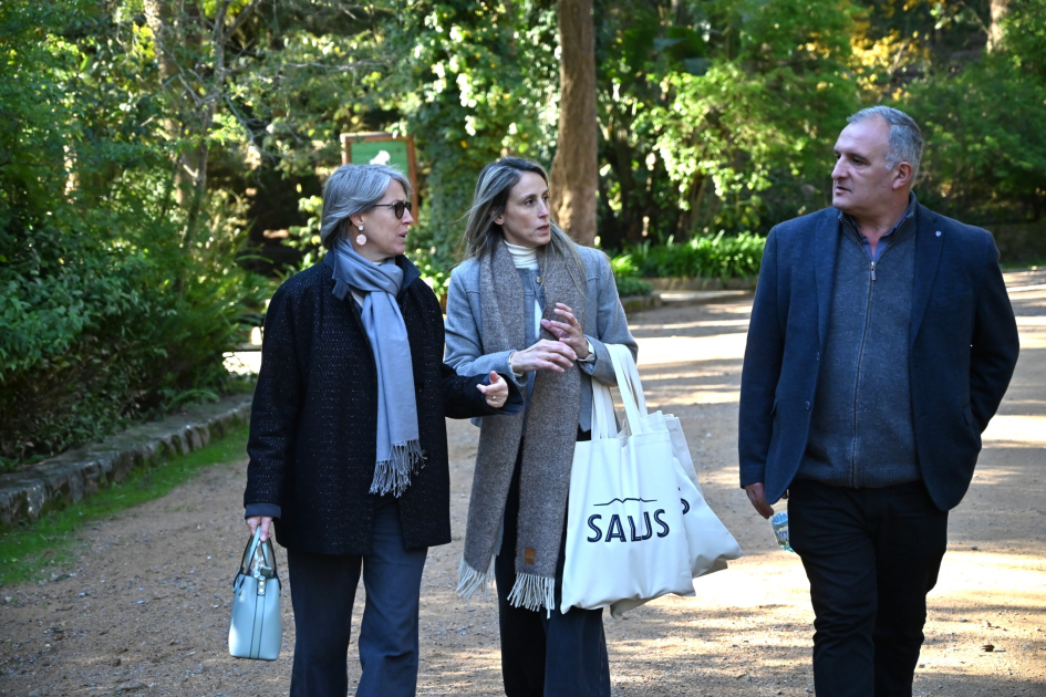 Recorrida por Salus durante la visita de la embajadora de Francia en Uruguay La embajadora de Francia en Uruguay, Virginie Bioteau, junto al intendente Daniel Ximénez