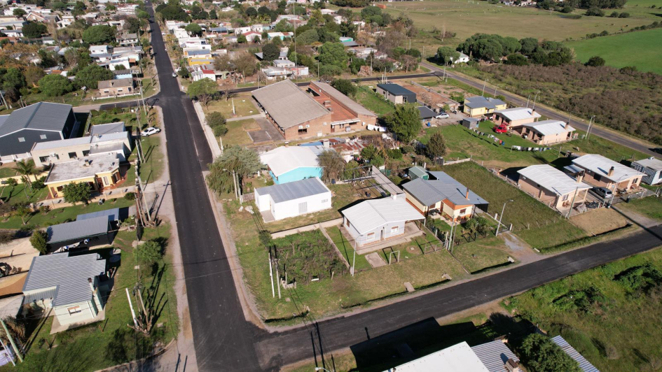 La intervención alcanzó aproximadamente 38.000 m² de tratamiento doble con riego de niebla. La intervención alcanzó aproximadamente 38.000 m² de tratamiento doble con riego de niebla.