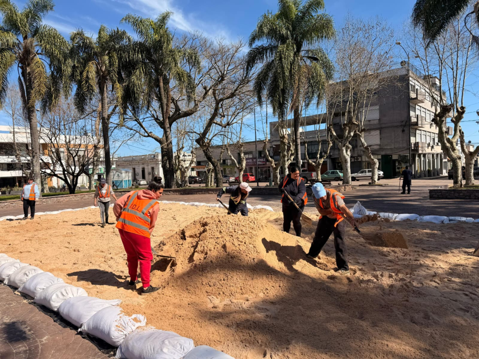 El escenario móvil deportivo ya está instalado en la Plaza Libertad