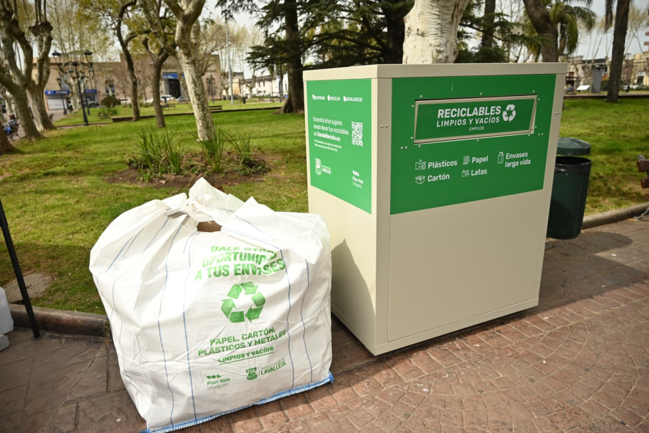 Llegaron a Minas los primeros Ecopuntos del Plan Vale para la separación de reciclables Llegaron a Minas los primeros Ecopuntos del Plan Vale para la separación de reciclables