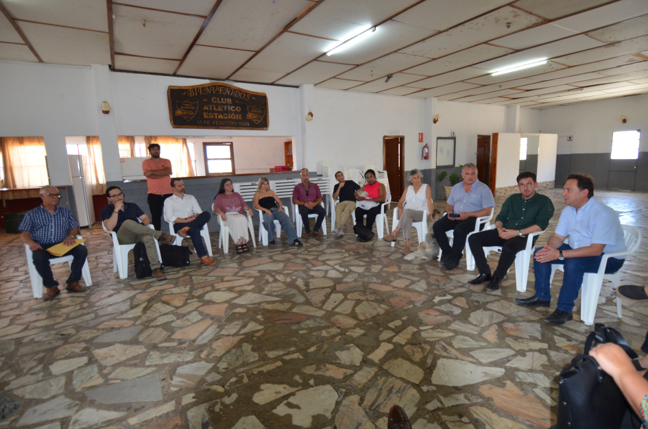 Intendente Ximénez, directores de y presidente de AFE se reunieron con comisión de Estación