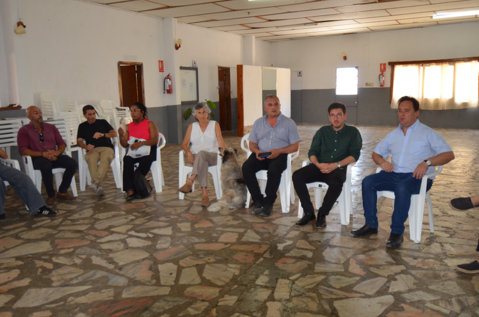 Intendente Ximénez, directores de y presidente de AFE se reunieron con comisión de Estación