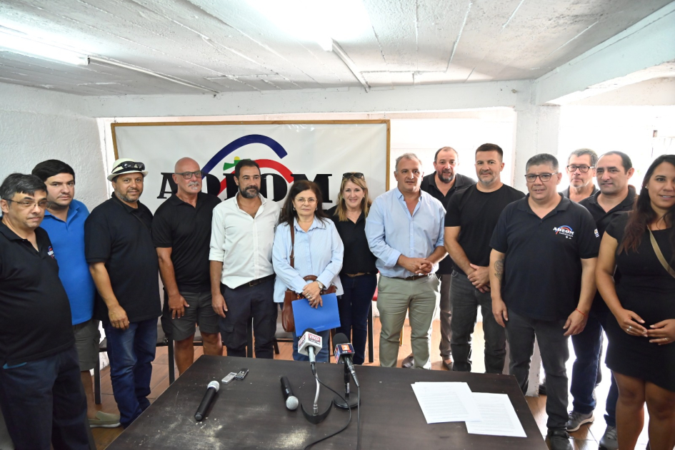 La Intendencia y ADEOM firmaron un convenio colectivo con foco en derechos sociales La Intendencia y ADEOM firmaron un convenio colectivo con foco en derechos sociales