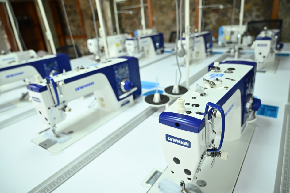 Intendencia de Lavalleja y Comité de CAIF inician capacitación en trabajo textil para familias