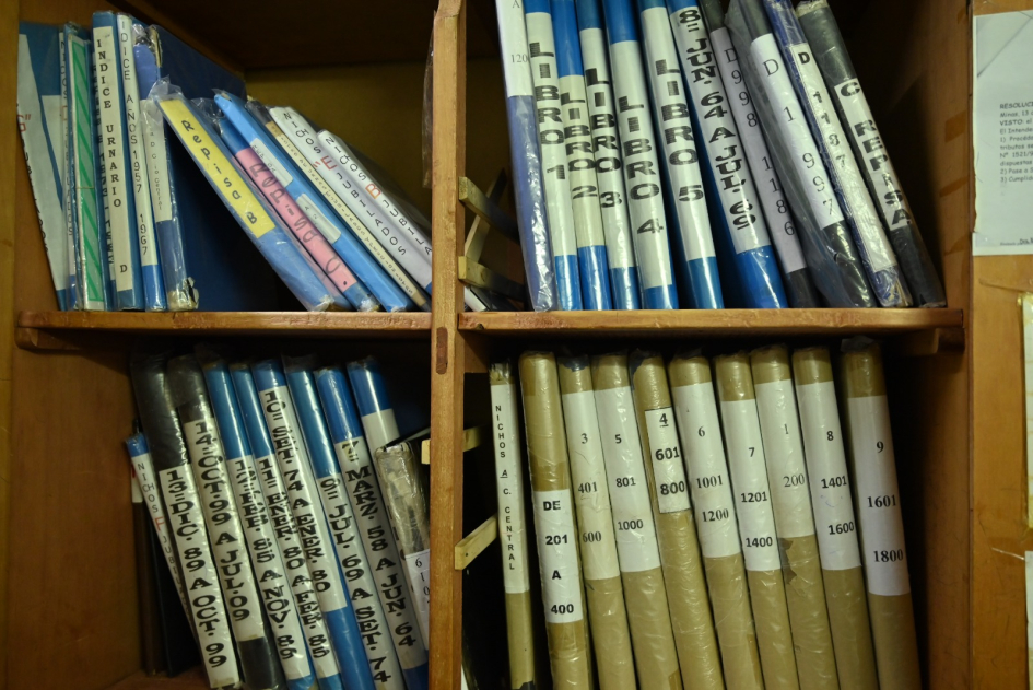 Los registros de Necrópolis pasan de estos libros a lapicera, a un sistema 100% digital