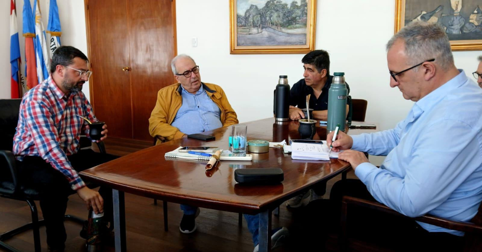Reunión junto al ministro Fratti, el diputado Umpiérrez y el presidente de la Junta, Mauro Álvarez Reunión junto al ministro Fratti, el diputado Umpiérrez y el presidente de la Junta, Mauro Álvarez