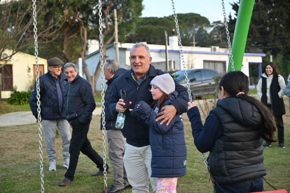 Intendencia inauguró iluminación y espacio público en el barrio San Francisco de las Sierras Intendencia inauguró iluminación y espacio público en el barrio San Francisco de las Sierras