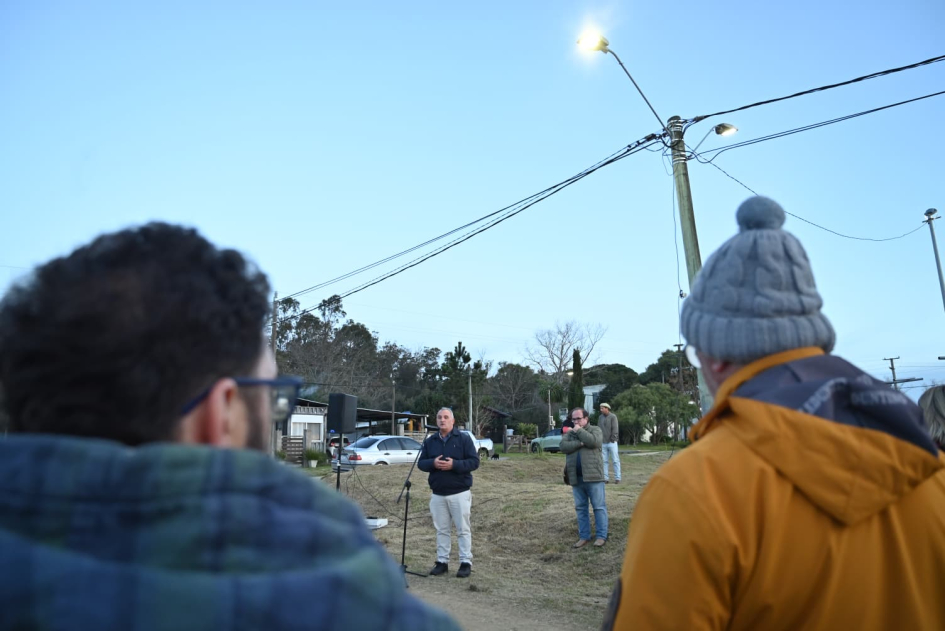 Intendencia inauguró iluminación y espacio público en el barrio San Francisco de las Sierras Intendencia inauguró iluminación y espacio público en el barrio San Francisco de las Sierras