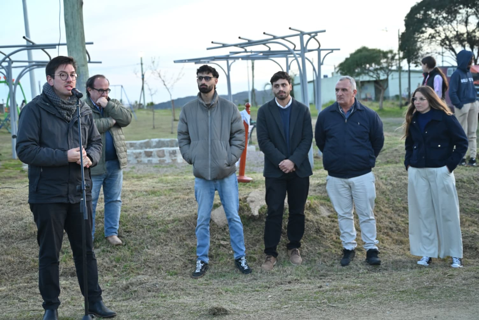 Intendencia inauguró iluminación y espacio público en el barrio San Francisco de las Sierras Intendencia inauguró iluminación y espacio público en el barrio San Francisco de las Sierras