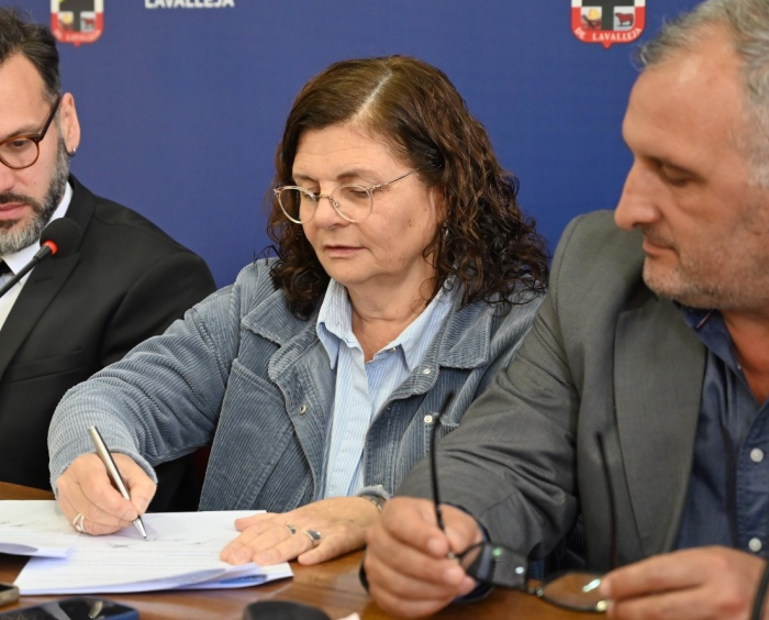 La doctora Arianna Bentos asume como intendenta interina de Lavalleja La doctora Arianna Bentos asume como intendenta interina de Lavalleja