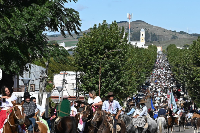 Desfile Tradicional, este domingo 12 a las 11:00 en Minas