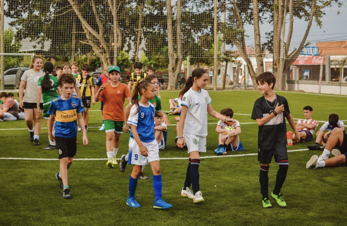 Se inauguró la nueva cancha de césped sintético en Solís de Mataojo